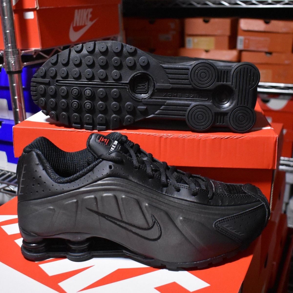 NWT Nike Shox R4 Triple Black Sneakers Men's 10 HQ1988-001 Retro