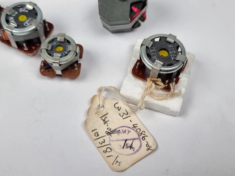 Job Lot Vintage Audio RF Coils Pot Core Inductors Military Radio Choke MOD x27 - Image 3 of 4