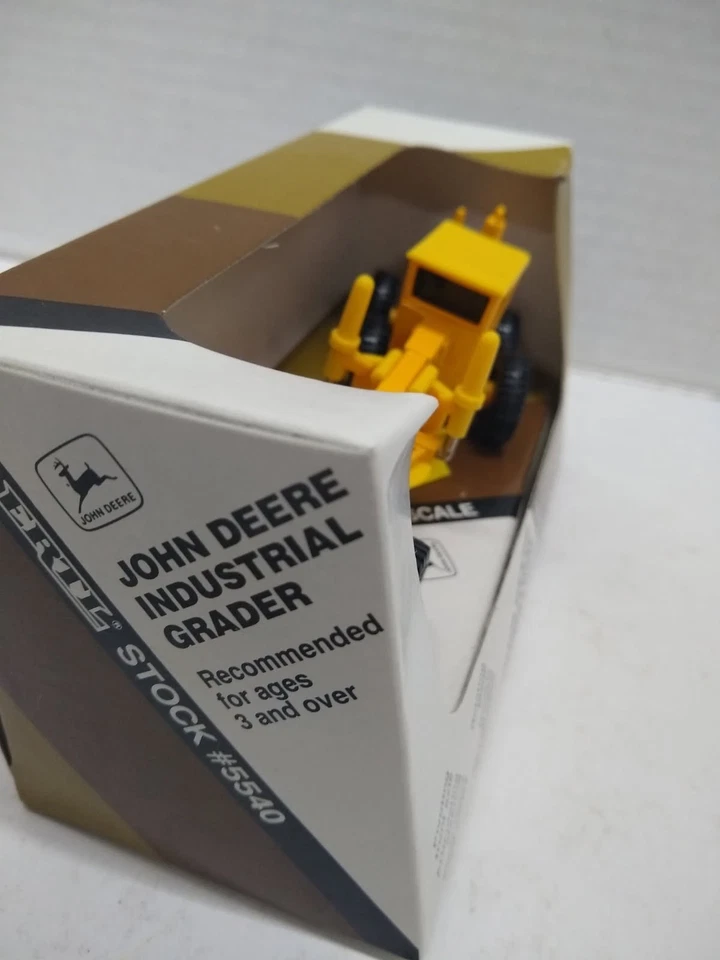 Ertl #5540 John Deere Industrial Grader 772B 1/64 Scale Diecast - Image 2 of 2