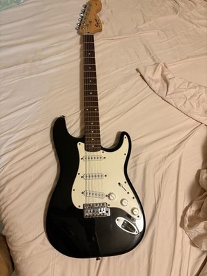 Squier Strat Black Solid-Body 6-String Electric Guitar RH, Tremolo Arm, 21F