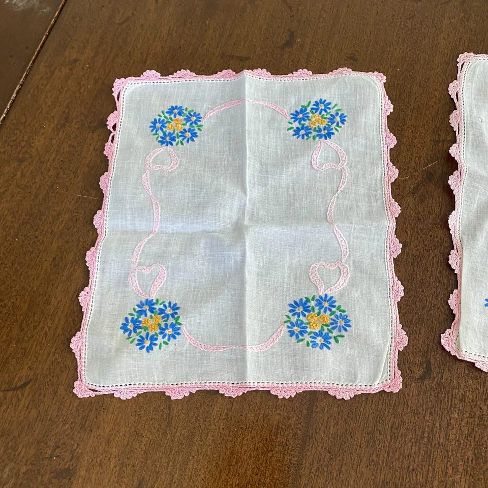 Pañuelo liso vintage con adornos de ganchillo bordado flor rosa - par Foto 2 de 4