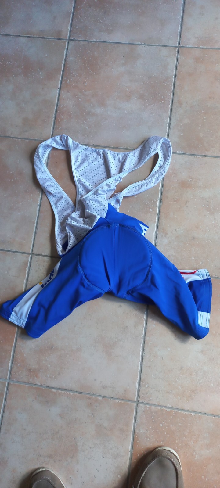 Photo 2/6