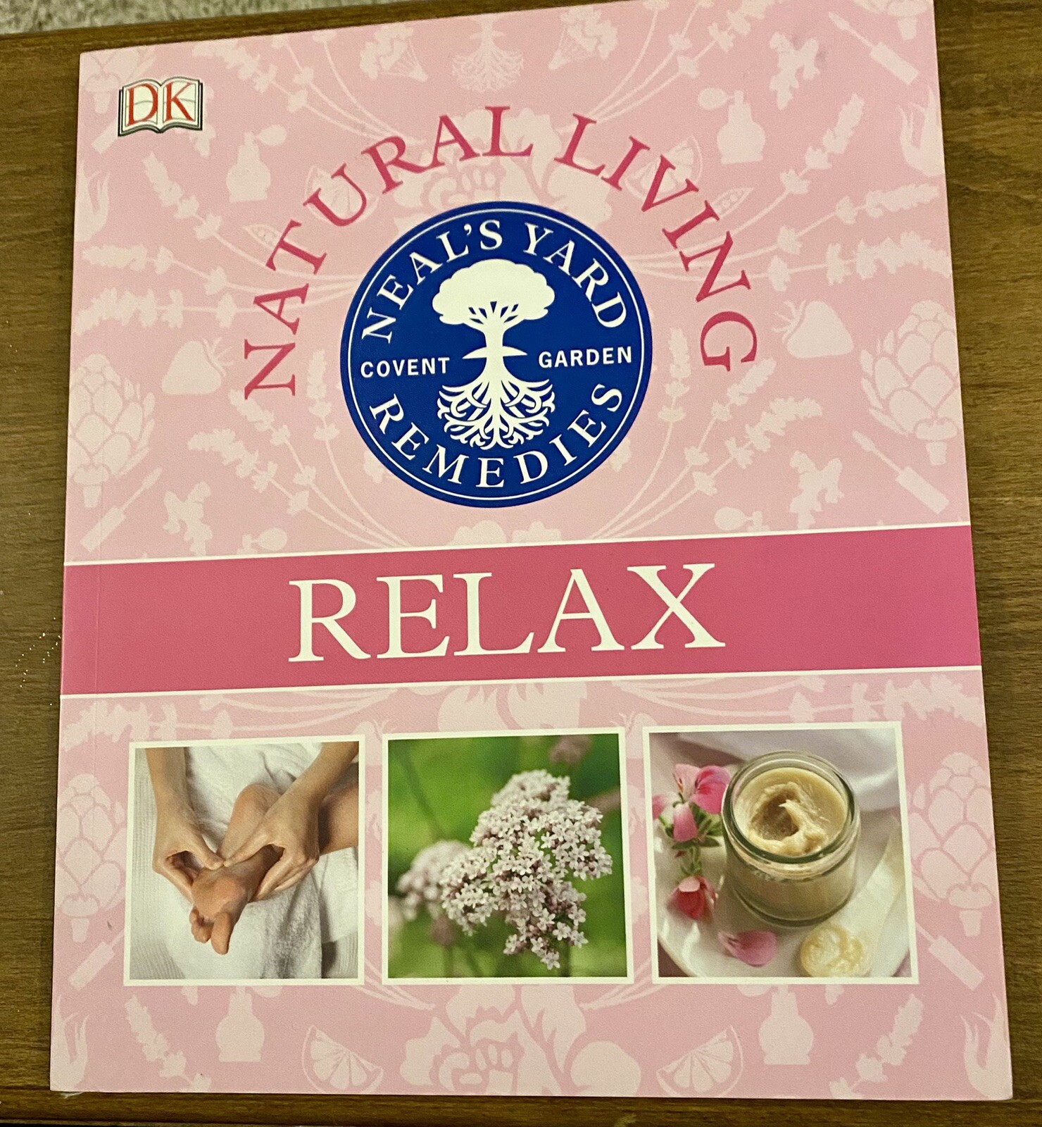 Neals Yard Remedies - Relax Book