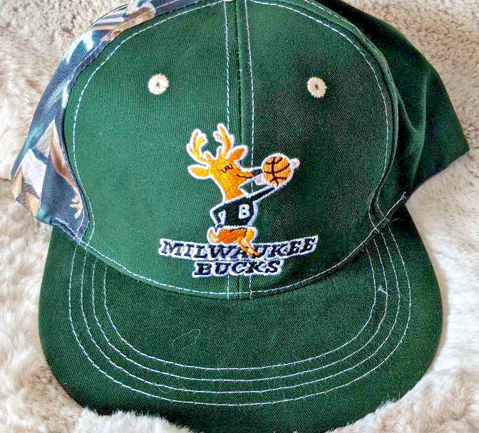 lot-of-4-2021-milwaukee-bucks-giveaways-beanie-baseball-cap-poncho