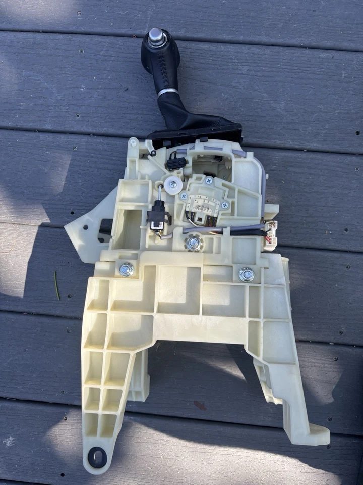 Conjunto de palanca de cambios automática Kia Sedona SXL 2015-2016 FABRICANTE DE EQUIPOS ORIGINALES Foto 2 de 3