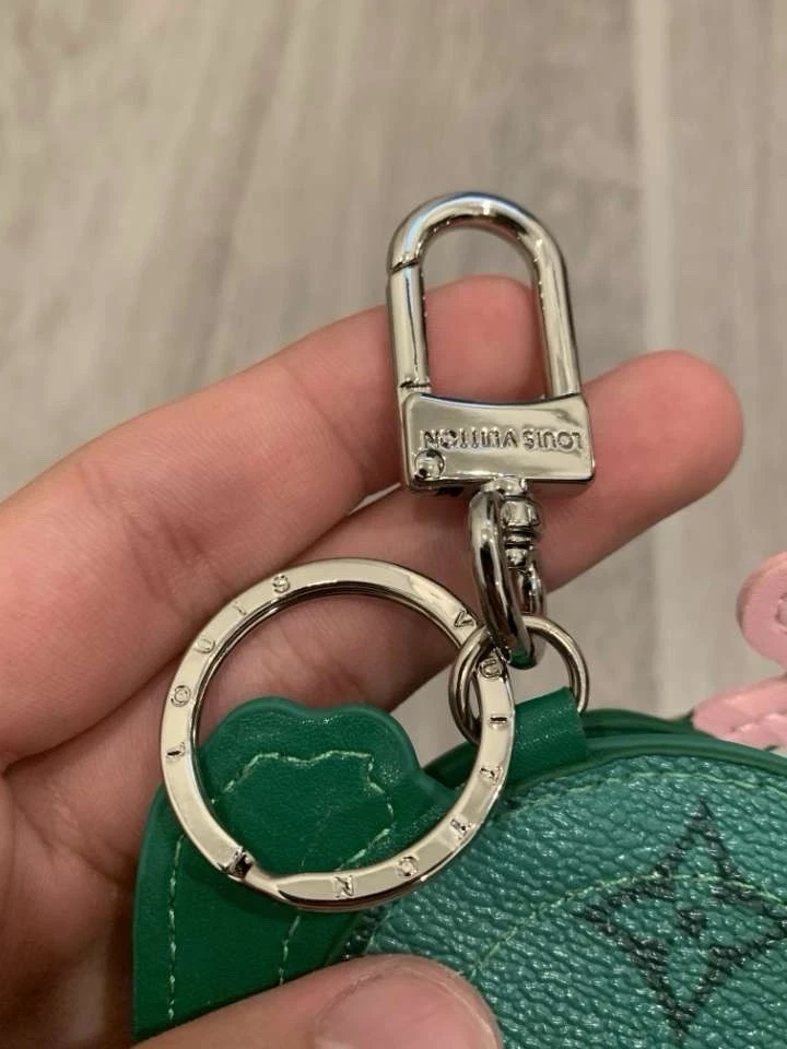 Cartera Louis Vuitton verde y amarillo Foto 2 de 4