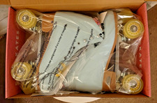 FOXY SKATES ROLLERSKATES SIZE 10 WOMENS LT BLUE COLOR HAPPY SKIES NEW IN BOX