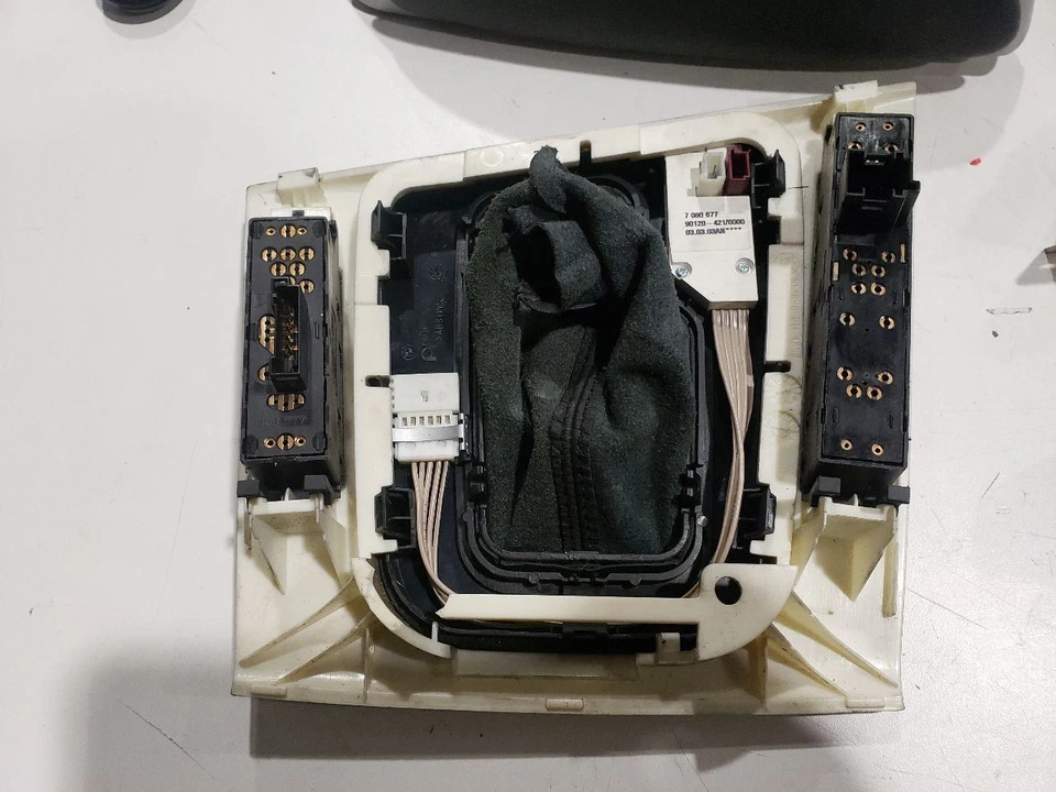 Kit de molduras interiores - BMW 330CI E46 LCI Conv 2004 - OEM 7060677, 8241093, 8241094 Foto 3 de 4