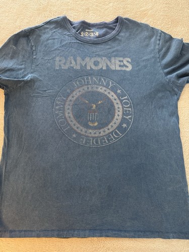 Men’s Ramones Blue Graphic Pullover T-Shirt Crew-Neck Short Sleeve XL Stained - Picture 14 of 24