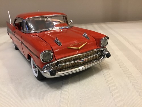Danbury Mint 1957 Chevy Bel Air Fuelie Sport Coupe Limited Edition 1/24 Diecast - Picture 4 of 12