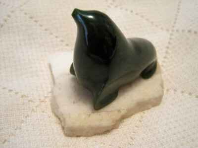 VTG JADE SEA LION SCULPTURE DAVID WONG MASTER CARVER MARBLE BASE 1937-1998