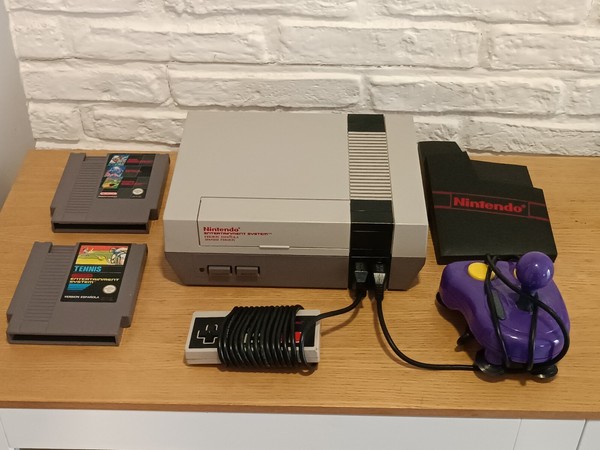 Nintendo (NES) + Juegos + Mandos