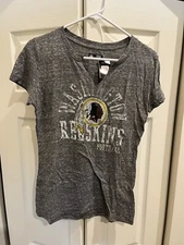 NFL Team Apparel First & Fashion Washington Redskins Women's V-Neck Shirt L