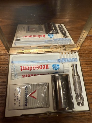 VINTAGE GILLETTE RAZOR n BLADES GOLD MIRROR TRAVEL KIT CASE COMPLETE RARE !!!! - Picture 4 of 7