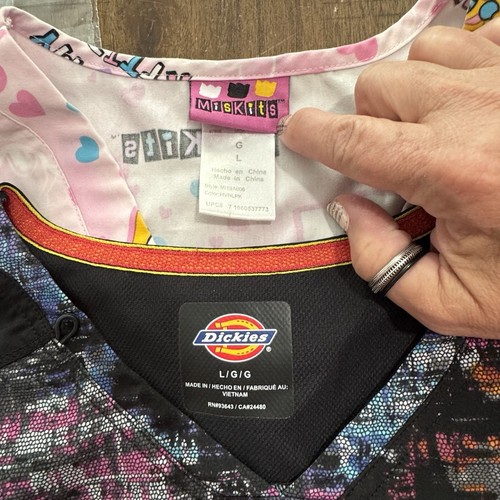 Lot 2 Scrub Tops Women’s Sz Large Dickies Black Colorful VGC & MisKits Cats-NWT - Picture 5 of 10