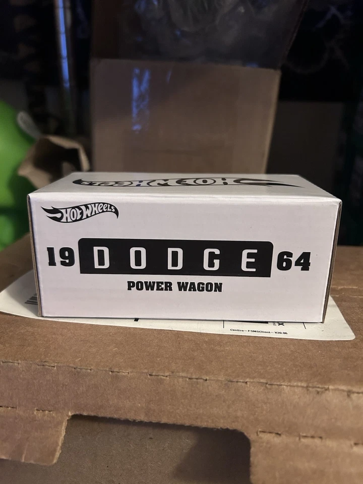 Dodge Power Wagon 1/64 diecast Hot Wheels RLC Spectraflame Olive 1964 Foto 2 de 4