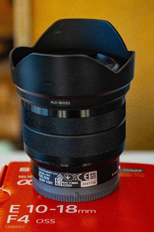 Sony e 10-18mm f/4 OSS lens mint condition APS-C E-mount Hoya UV filter