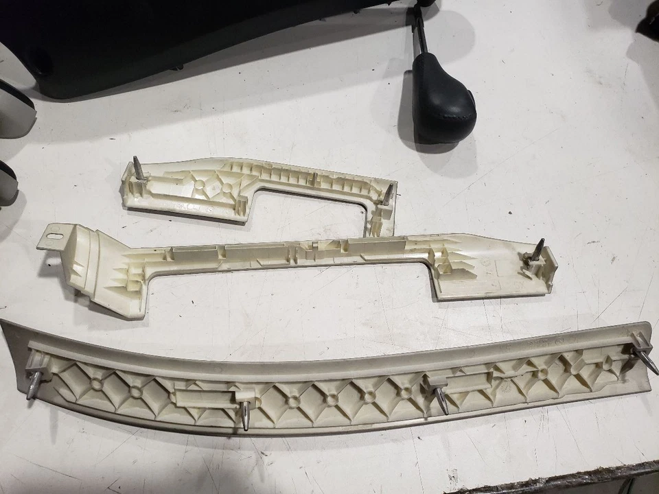 Kit de molduras interiores - BMW 330CI E46 LCI Conv 2004 - OEM 7060677, 8241093, 8241094 Foto 4 de 4