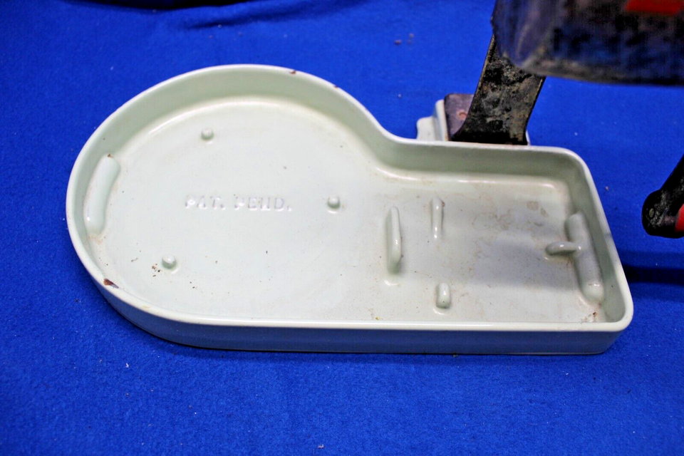 Vintage DeLuxe "Lightning" 1 Quart No. 1104 Hand Crank Ice Cream Maker