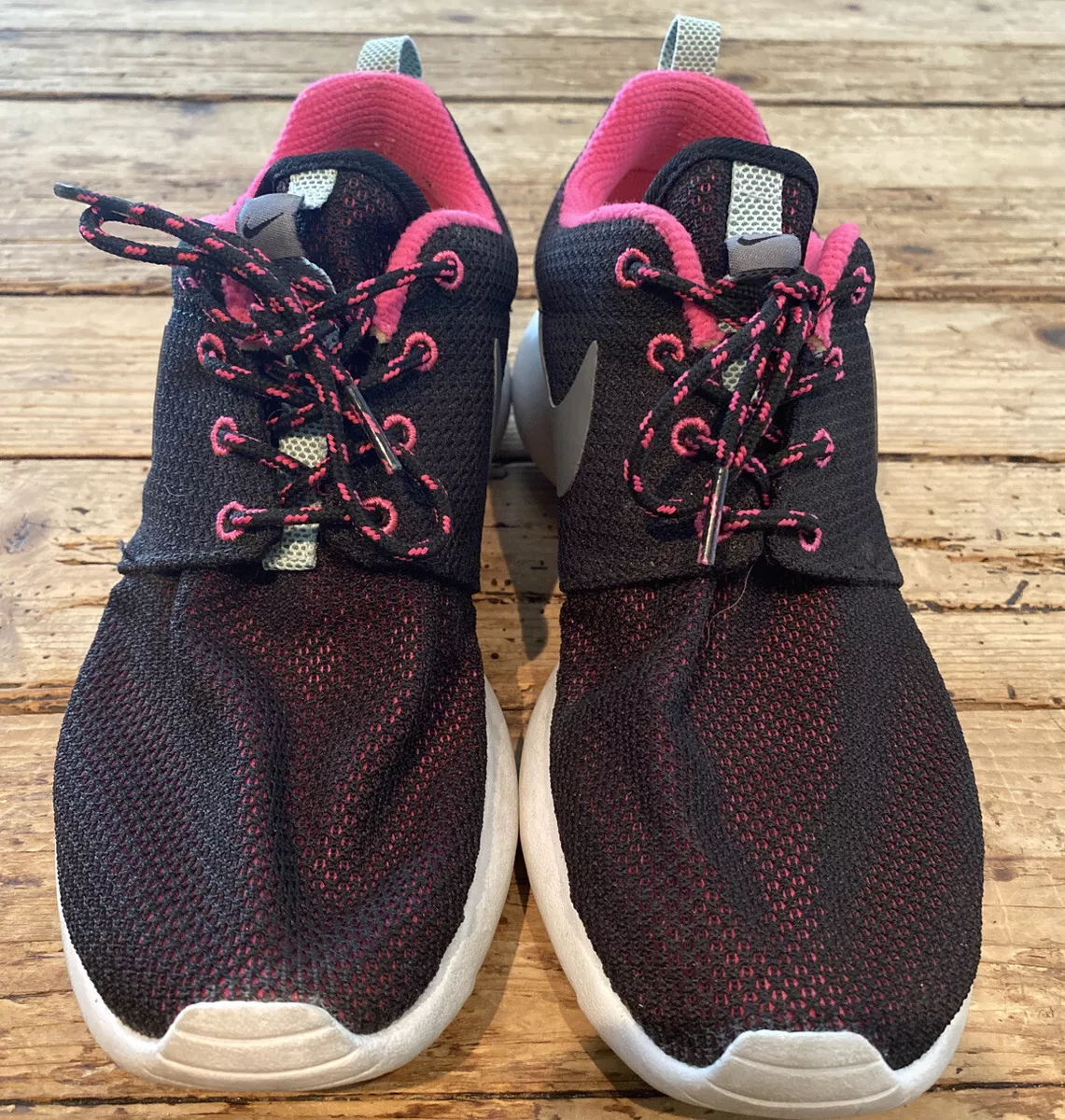 Black and pink roshe cheap runs