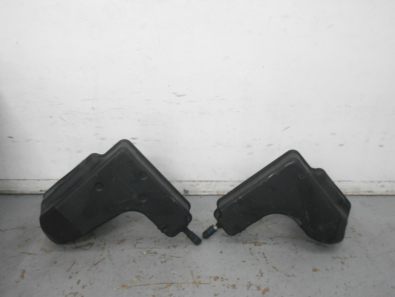 2011 09 10 12 Audi R8 V8 Fuel Tanks   #3068 M5