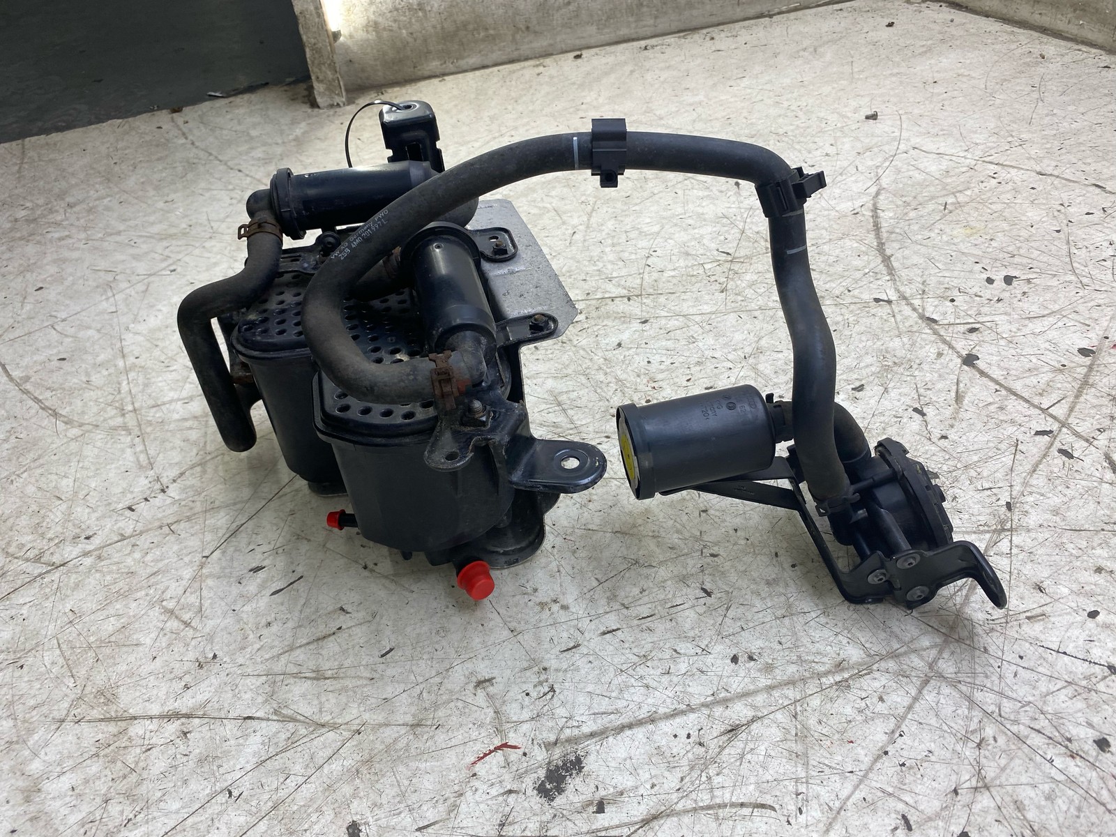 2016-2020 BENTLEY BENTAYGA 6.0L FUEL VAPOR CHARCOAL FILTER CANISTER 4H0201801A