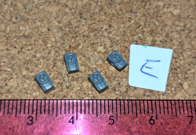 Warhammer 40K: T au Empire Bits: Fire Warrior Pouches & Grenades - E