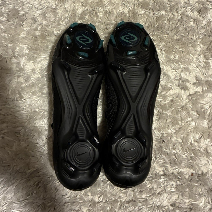 Nike Black Soccer Cleats Plastic Lace Up Low Top Men's Athletic Soccer Shoes