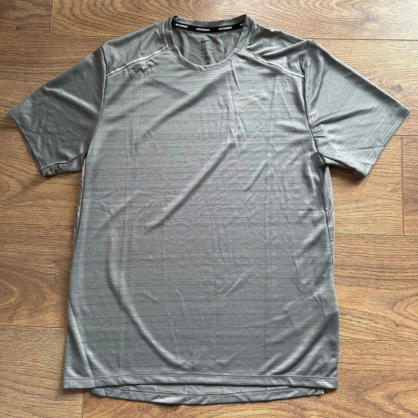 Nike Miler Dri-FIT Breathe Running Mens T Shirt Top Grey Size M AJ7565 085
Opens in a new window or