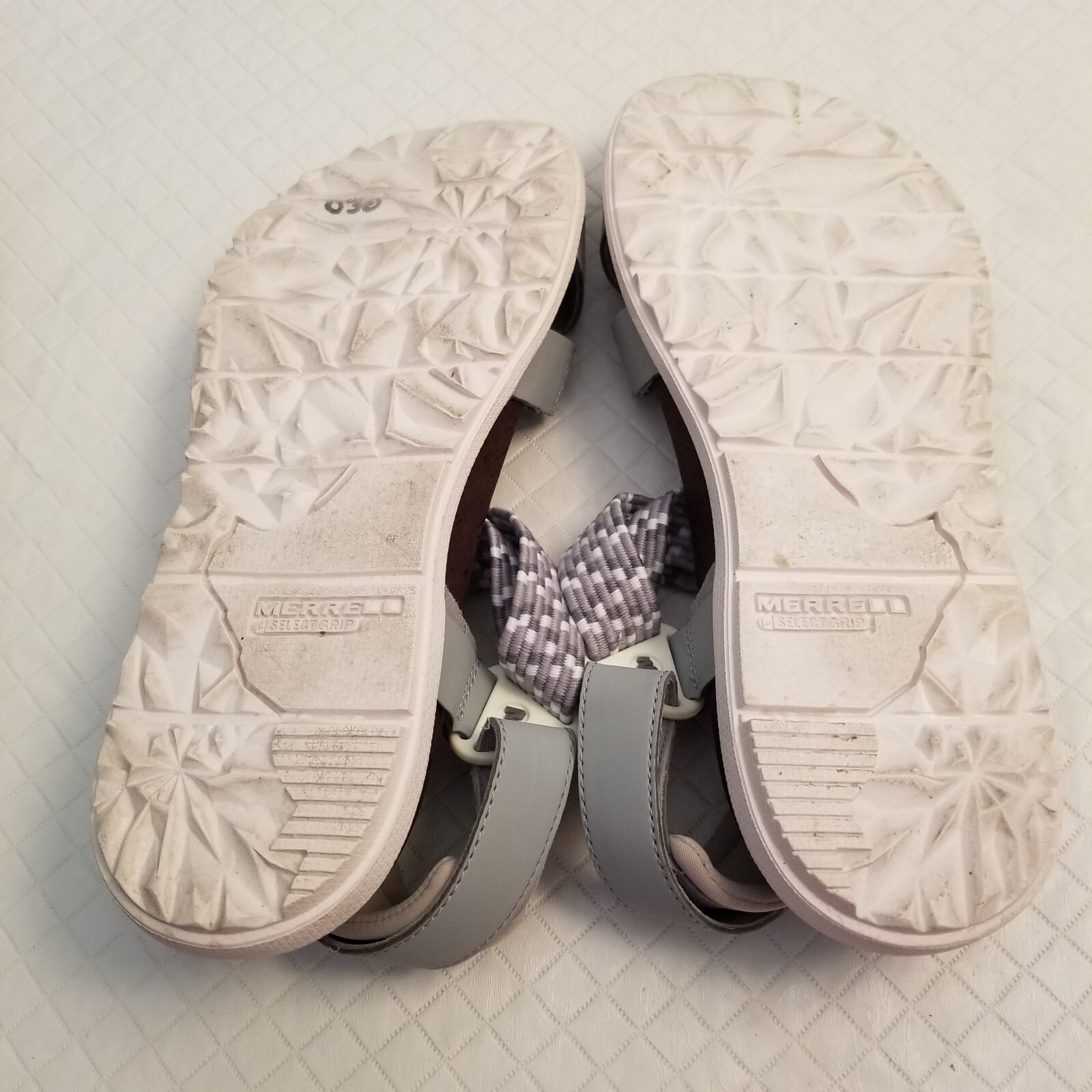 Merrell taglia 7 sandali con cinturino posteriore intrecciato grigio