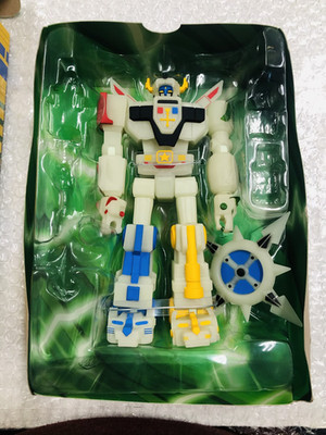 Super7 ULTIMATES! Voltron Defender of The Universe Lightning Glow - 7'' Voltron