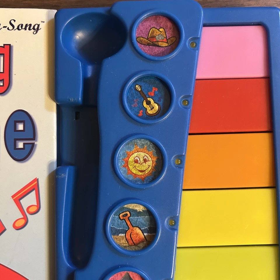 The Wiggles Play-Along Xylophone Music Book, Missing Mallet, Tested WORKS  - Image 3 of 4