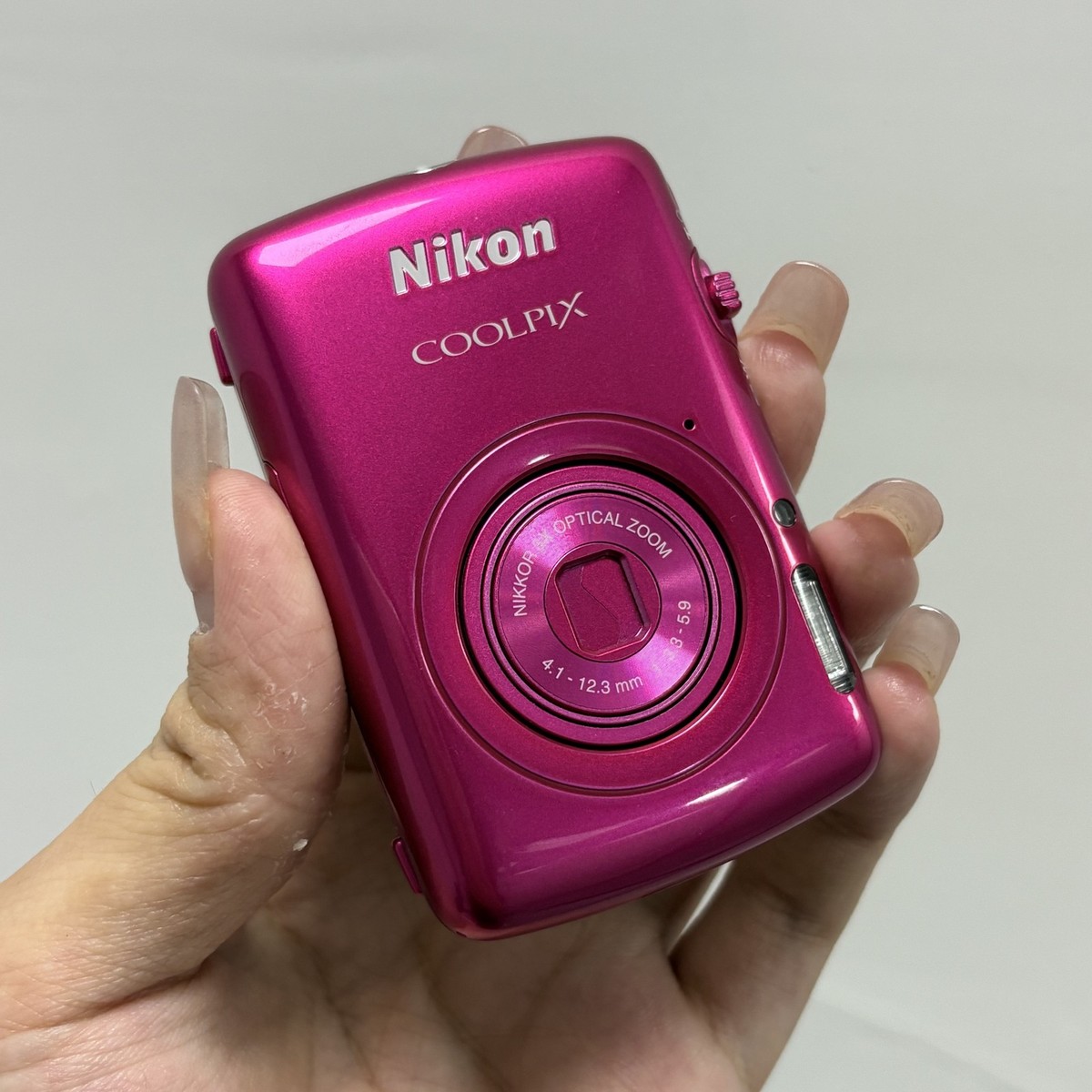Nikon Coolpix S01 Digital 10.1MP 3x Zoom Digital Camera w/charger