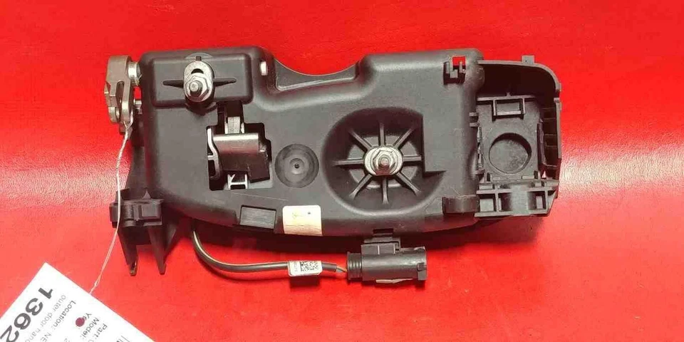 Ручка внешней двери для правостороннего пассажира 2012-2016 Porsche 911 991 99153791400 - Изображение 2 из 2