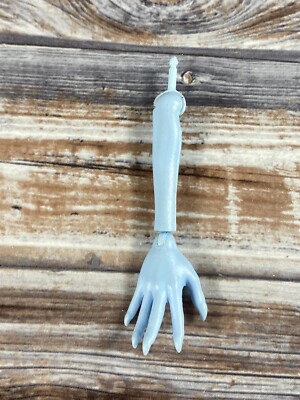 Monster High Abbey Bominable - Right Forearm & Hand