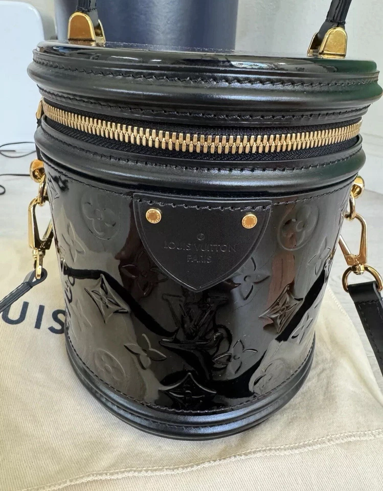 Exclusivo Bolso Cannes Louis Vuitton Negro Reverso Monograma Lona Cuero Foto 2 de 4