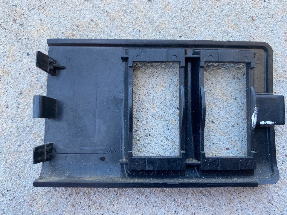 1267660591 INTERRUPTOR PUERTA TRASERA W126 420SEL 350SDL 300SDL 560SEL 300SD 300SE 300SEL Foto 2 de 2