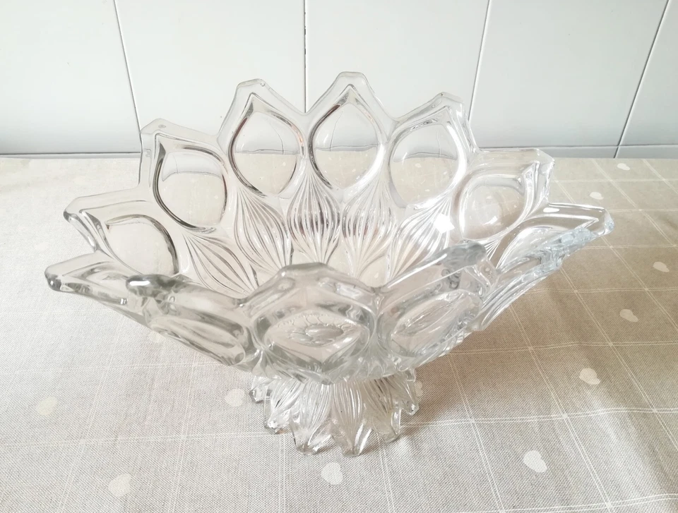 Grande cesto centrotavola in vetro Vintage '60 porta frutta lavorato e decorato - Immagine 4 di 4