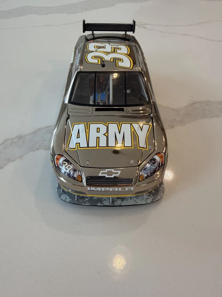 Ryan Newman White Gold Elite 2010 Army Stewart Haas 1:24 NASCAR Diecast Car - Image 4 of 4