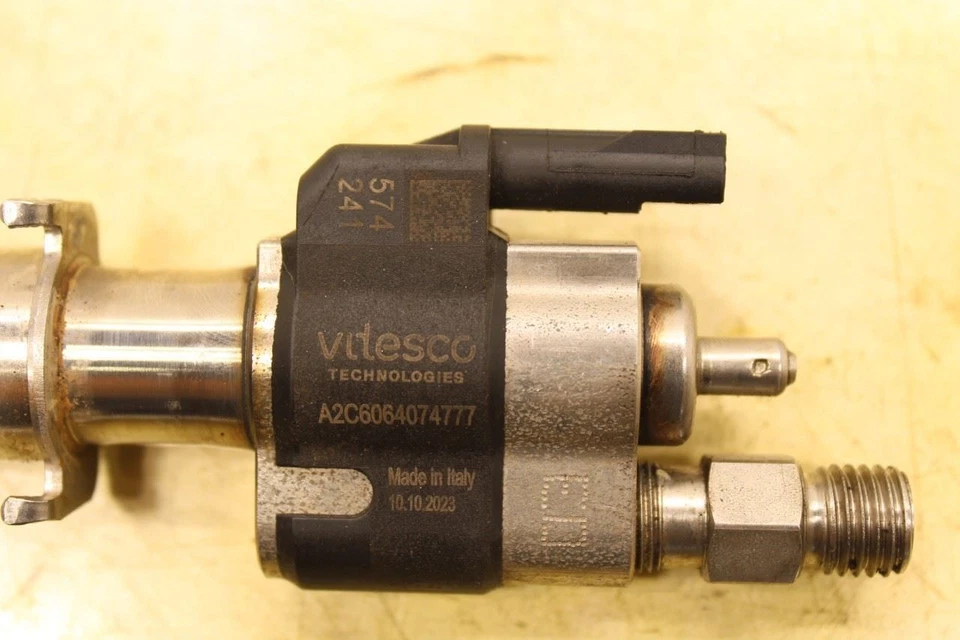 BMW 750Li xDrive 2010-2012 4,4 L inyector de combustible de alta presión 13538616079 OEM Foto 3 de 4