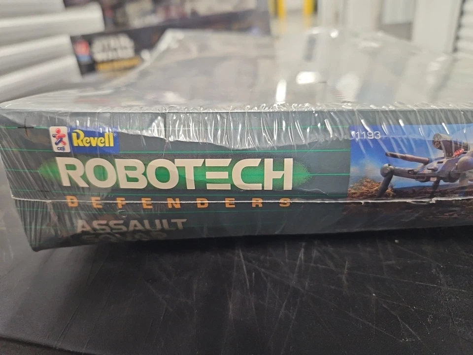 REVELL 1984 ROBOTECH ASSAULT SQUAD SEALED!!!!! - Image 4 of 4