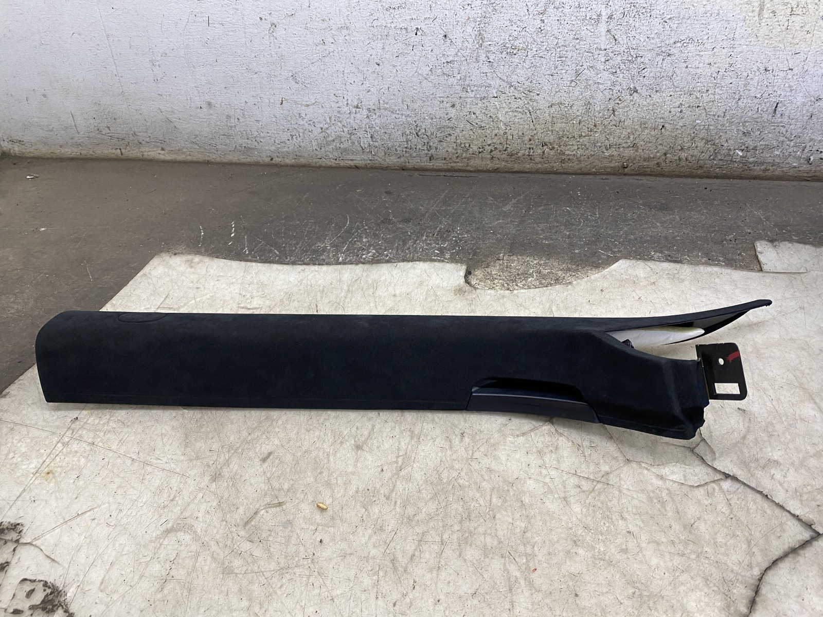 2020-2025 ASTON MARTIN DBX FRONT LEFT WINDSHIELD A PILLAR TRIM MY83-C025B39-DD