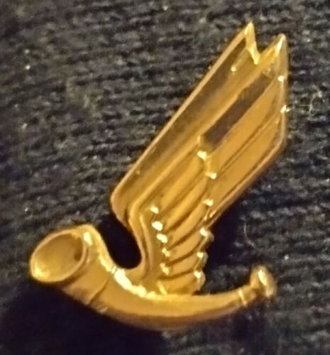 1930s Birmingham Medal & Badge Co, .375 9ct Gold Bugle Horn with Wings Lapel Pin - Picture 1 of 5
