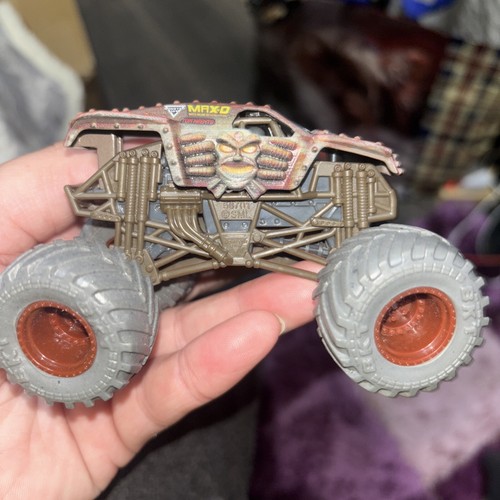 Monster Jam Max D Hunter Monster Truck Zombie Invasion Scale 1:64 Rare VGC - Picture 4 of 7
