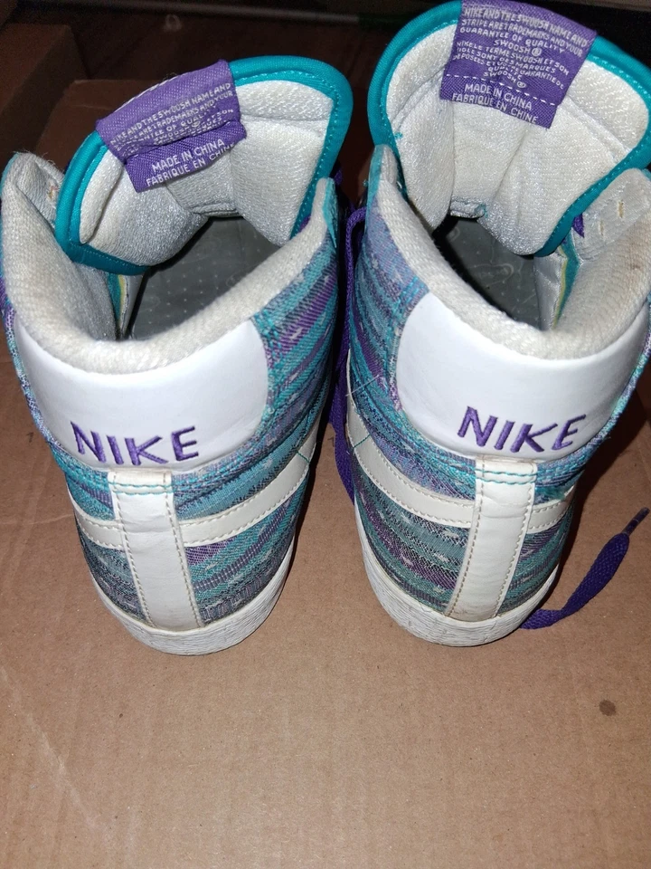 2009 Nike Women's Blazer Charlotte Hornets Colors Size 9. 317808-311. Preowned - Image 3 of 4