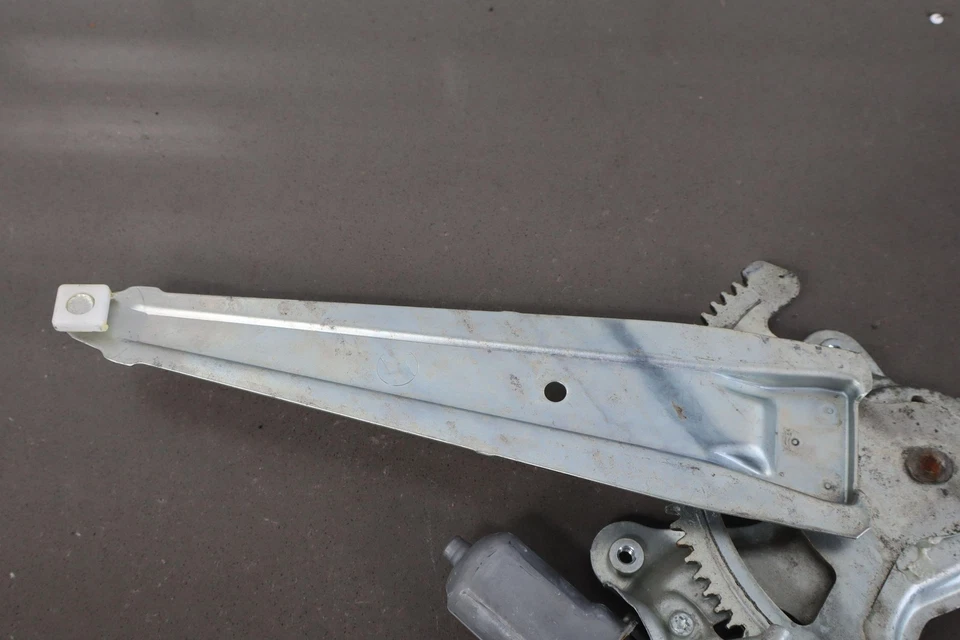 Regulador ventana puerta trasera pasajero derecho Lexus GX460 2010-2023 modelo base Foto 2 de 4