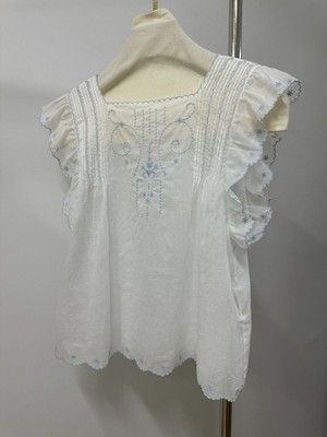 Women Doen Square Neck Embroidered Contrasting Tank Top
