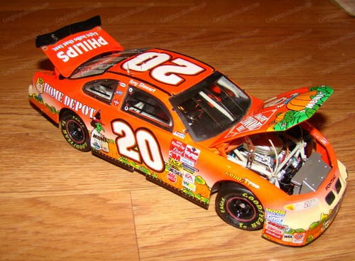 TONY STEWART #20 Peanuts GREAT PUMPKIN 2002 Pontiac Grand Prix 1:24 261/1500 - Picture 2 of 12
