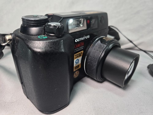 Olympus C-4040 Zoom Digital Camera 128MB Card - Picture 4 of 15