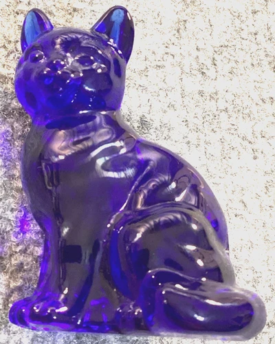 Fenton Vintage Cobalt Blue Glass Cat Figurine 3.75"  Solid Sitting Figurine
